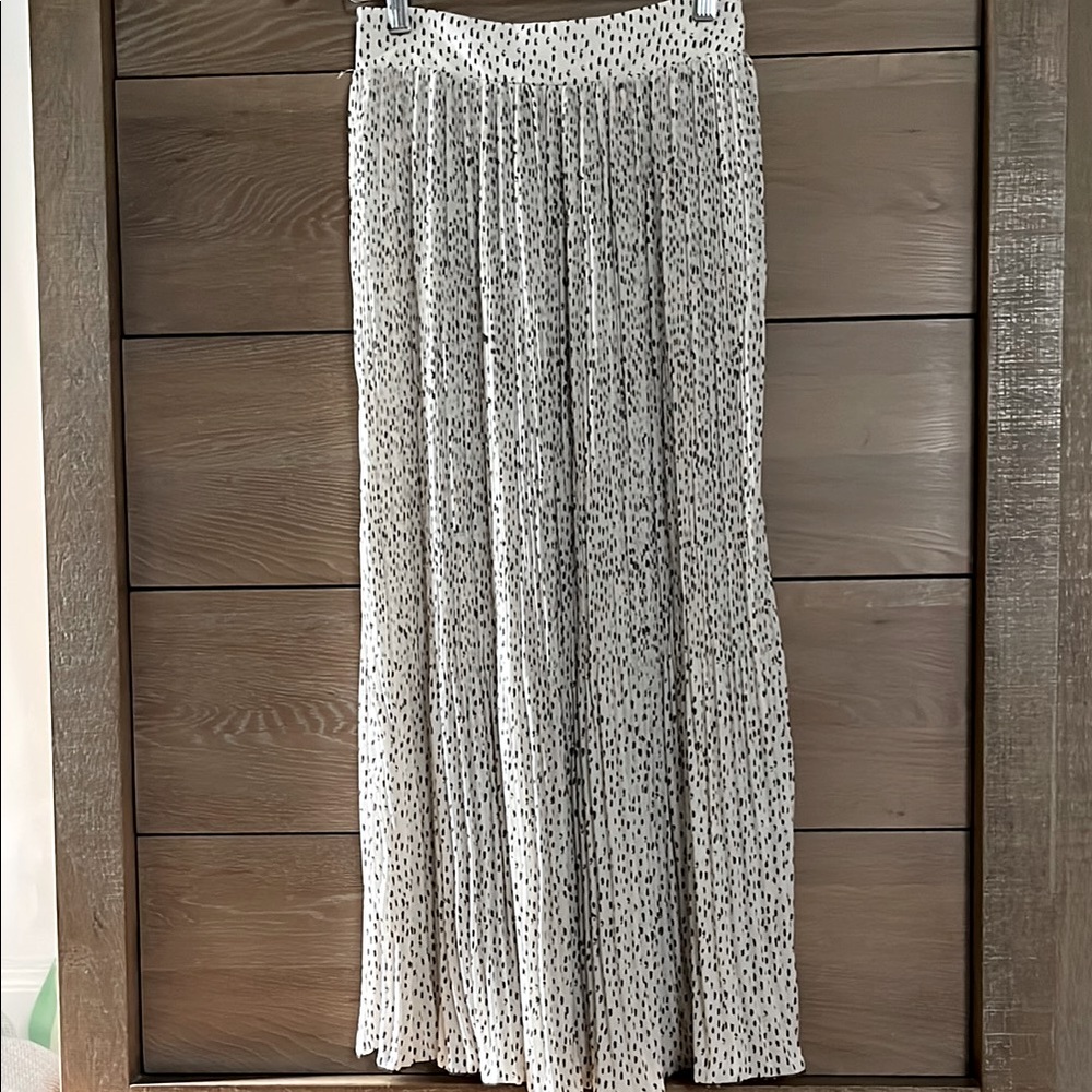 NWOT Elegant  Cream Polka Dot Skirt